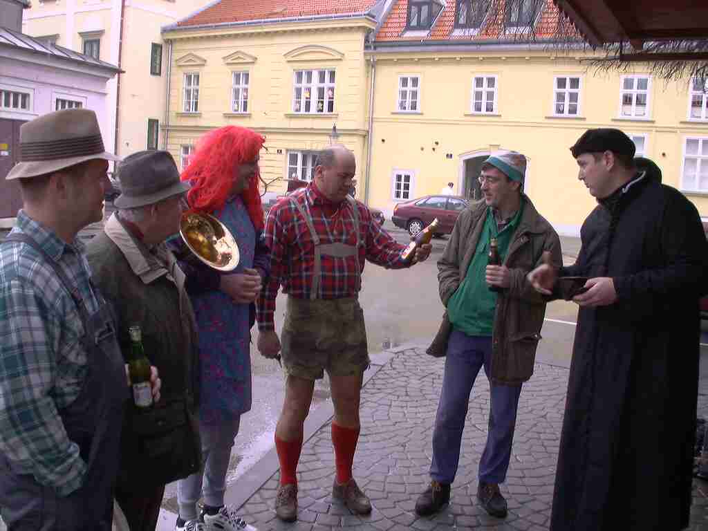 ... um die Wurst, da geht es nur am Wrstelstand.